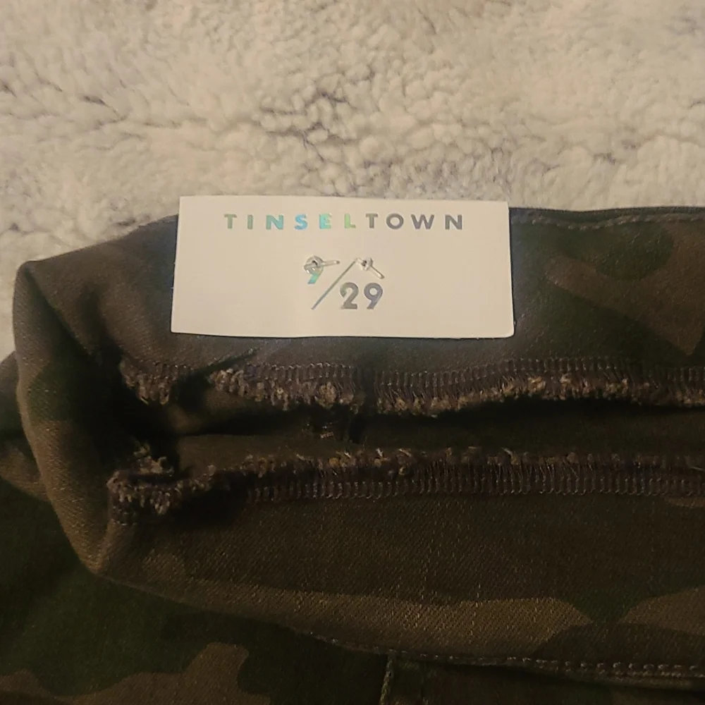 NWT !! Camouflage mini skirt. - Picture 4 of 4